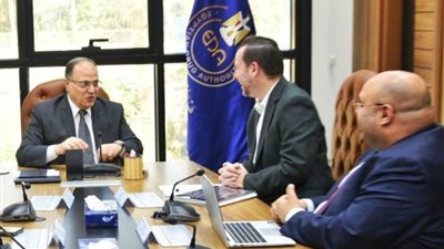 رئيس هيئة الدواء يبحث توطين صناعة مستحضرات الأورام مع مدير شركة دواء