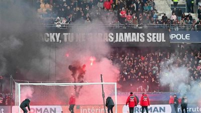 عاجل| حريق هائل بالملعب.. لماذا اندلع الجحيم في مواجهة بـ فرنسا ؟