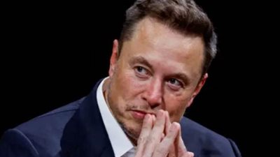 مساهمو تسلا يطالبون بعقد اجتماع عاجل لمجلس الإدارة.. 