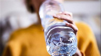 الصحة توصي بأهمية تناول الماء بين الإفطار والسحور للوقاية من الجفاف