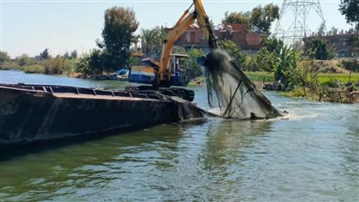 شاهد.. إزالة 85 صندوقًا سمكيًا على حرم النيل بالمحمودية بمساحة 2125 مترًا