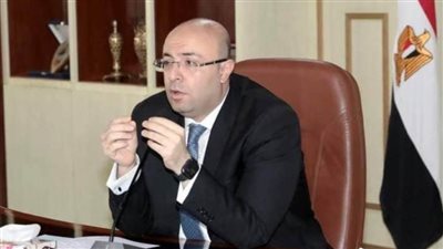 محافظ بني سويف يُهنئ منال بكري الأم المثالية نموذج للعطاء والتحدي