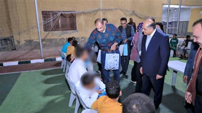 محافظ سوهاج يشارك أطفال مؤسسة البنين بحي الكوثر إفطار رمضان