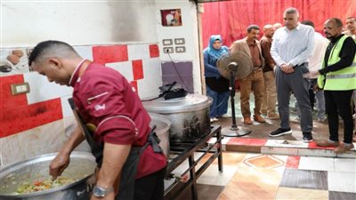 محافظ أسوان يشيد بتوفير  500 وجبة إفطار وسحور خلال شهر رمضان من بنك الطعام المصري