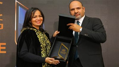 المنتدى السنوي للمسؤولية المجتمعية في مصر يكرم هنا طه بجائزة 
