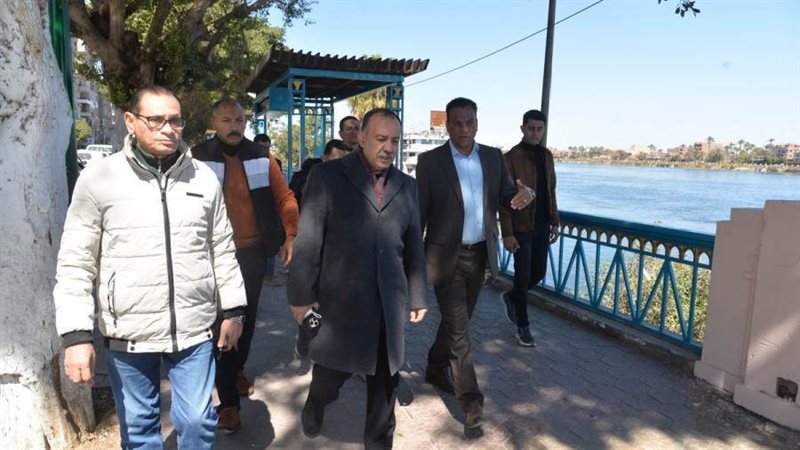 جانب من جولة المحافظ