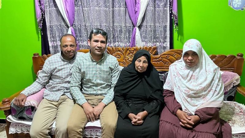 محرر روز اليوسف مع