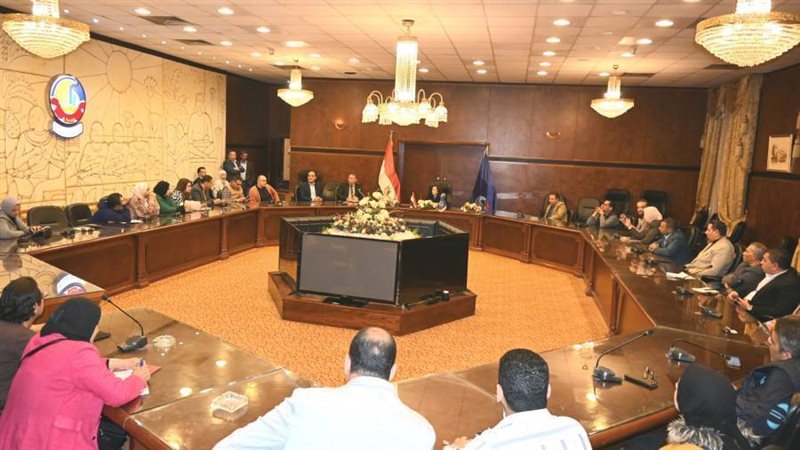 اجتماع محافظ البحيرة