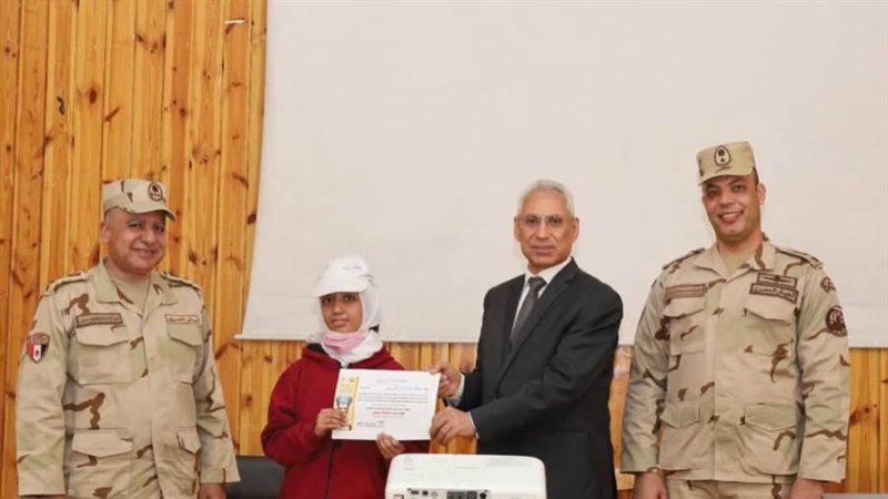 رئيس الجامعة خلال