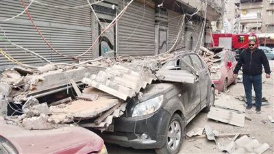 سقوط أجزاء من عقار وتحطم 3 سيارات بالدقهلية 