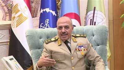 رئيس الأركان يتناول الإفطار مع هيئة تدريس وطلبة معهد ضباط الصف المعلمين