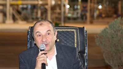 وزير قطاع الأعمال العام يلتقي محافظ أسوان ويشارك العاملين بـ 