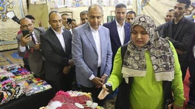 محافظ المنيا يفتتح معرض 
