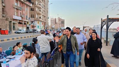 نائب محافظ سوهاج يشارك في أطول مائدة إفطار تنظمها 
