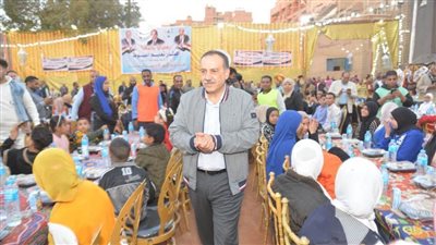 محافظ أسيوط يشارك 1500 طالب وطالبة في الإفطار الجماعي للتربية والتعليم 
