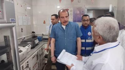 عمرو قنديل في زيارة ميدانية لعدد من المستشفيات ومنشآت الرعاية الأولية بأسيوط