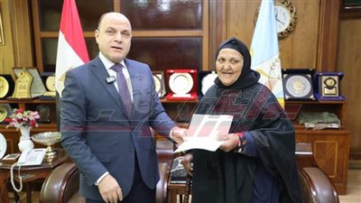 تسليم 8 عقود تقنين أراضي أملاك دولة للمستفيدين من المواطنين بكفر الشيخ