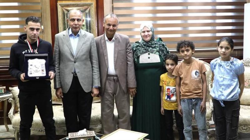 محافظ المنيا يكرم