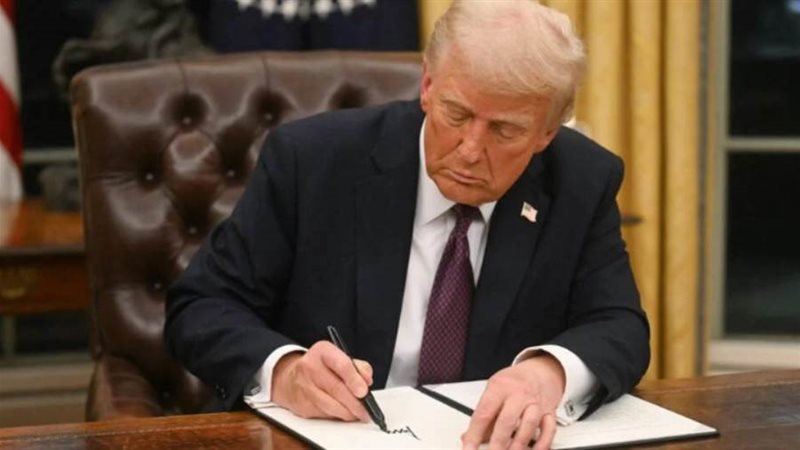 الرئيس الأمريكي دونالد