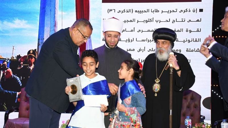 وزير الأوقاف يكرم