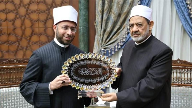 الإمام الأكبر ووزير