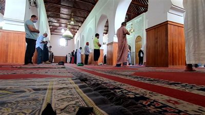   وفاة موجه لغة إنجليزية أثناء أمامته لصلاة المغرب بأحد مساجد أسوان