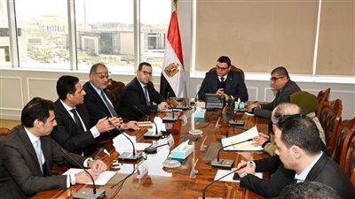 وزيرالإسكان يلتقي عددا من المطورين العقاريين بمدينة سفنكس الجديدة