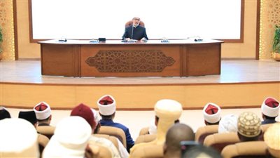 مفتي الجمهورية يستقبل وفدًا من أئمة سبع دول في ختام تدريبهم بأكاديمية الأزهر