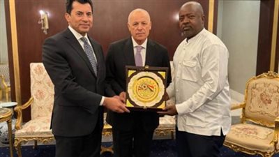 أبو ريدة يكرم رئيس الاتحاد السيراليوني في حضور وزير الشباب والرياضة