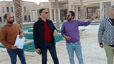 رئيس جهاز الساحل الشمالي يتابع الأعمال بقرية 