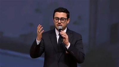 بالفيديو| مصطفى عاطف يقدم فقرة إنشاد ديني خلال احتفالية 