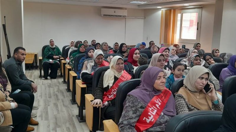 الأمهات المثاليات