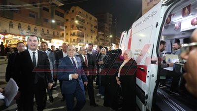 محافظ كفر الشيخ يتفقد سيارة التبرع بالدم المتنقلة ويدعو المواطنين للمشاركة في دعم بنك الدم