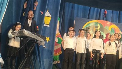 التلميذة تلا تقود أوركسترا التعليم بالفيوم لختام احتفالات أعياد رمضان