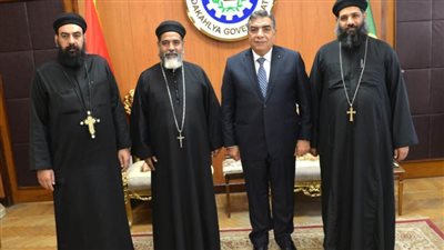 وفد الكنيسة يهنئ محافظ الدقهلية بحلول عيد الفطر المبارك