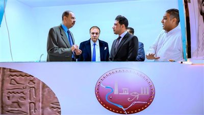 محافظ سوهاج يتفقد نموذجا لعربة حضارية لخدمة المواطنين بالكورنيش الغربي*