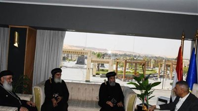  محافظ أسوان يستقبل وفد الأقباط الأرثوذكس لتقديم التهنئة بمناسبة عيد الفطر المبارك