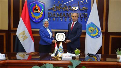 لمن عملوا وجدوا وأنتجوا.. مجلس جامعة دمنهور يكرم عددًا من قيادات الجامعة