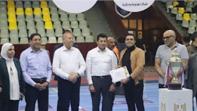 وزير الشباب ومحافظ القاهرة ورئيس 