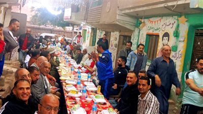 رئيس نقابة البترول يشارك أهالي منطقة العرب بالمطرية الإفطار الجماعي