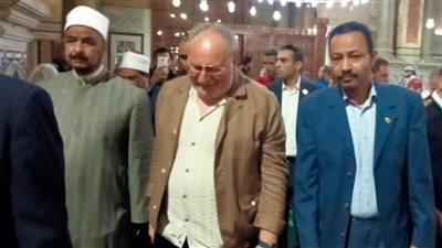 بالصور.. الملك أحمد فؤاد الثانى ملك مصر السابق يزور مقابر الأسرة بمسجد الرفاعى