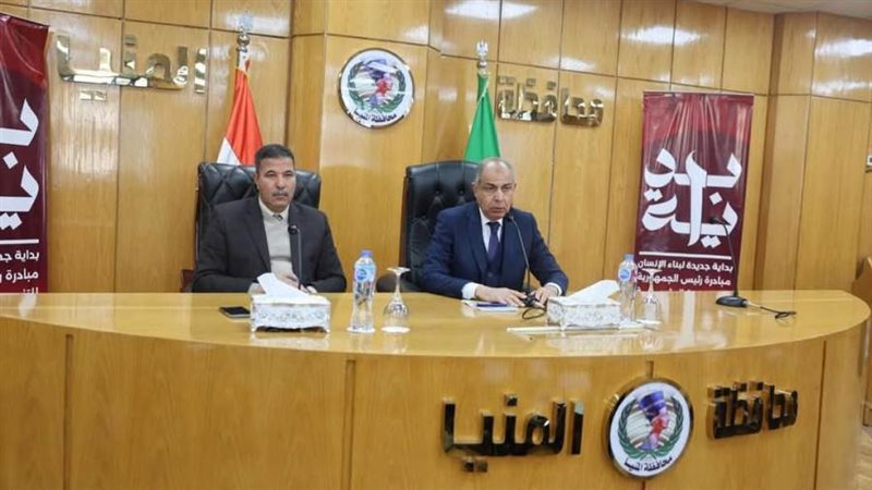 محافظ المنيا خلال