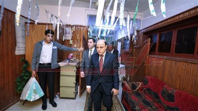 عبد المعطي يزور دار الوفاء للمسنين ويقدم تهنئة فخامة الرئيس بعيد الفطر المبارك