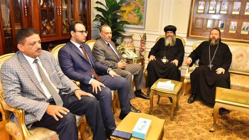 محافظ أسيوط يستقبل