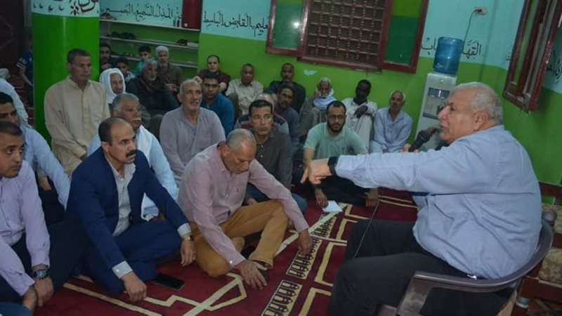 جانب من لقاء محافظ