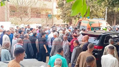 أهالي دير مواس بالمنيا يشيعون جثمان سكرتير عام الدقهلية.. صور