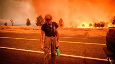 إخلاء مئات المنازل مع تواصل جهود مكافحة حريق غابات في كاليفورنيا