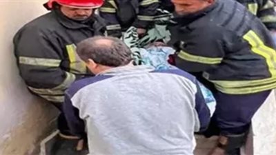  الحماية المدنية بالقاهرة تلبي استغاثة مواطن غير قادر على الحركة وتنقله للمستشفى 