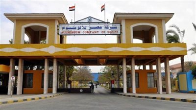 وزير قطاع الأعمال العام يتابع موقف مشروع المحطة الشمسية لتغذية مجمع الألومنيوم بالطاقة النظيفة