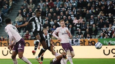 نيوكاسل يحسم موقعة برينتفورد بثنائية.. ويقترب من المربع الذهبي